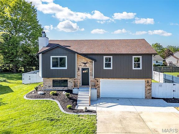 2nd image of 825 Andra Dr