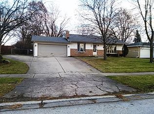 563 Pinecroft Dr, Roselle, IL