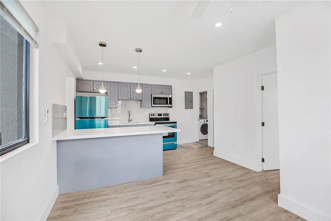 1648 SW 7th St — Photo 4