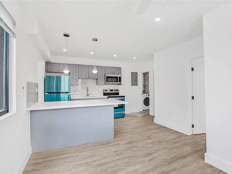 1648 SW 7th St #5 — Photo 4