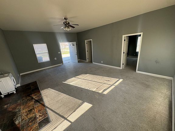 2nd image of 825 Grant Pl APT A