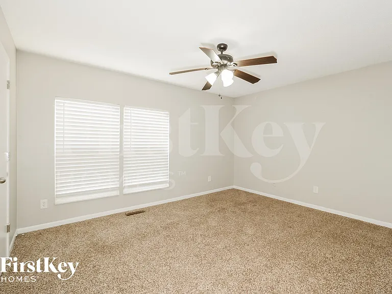 6235 N Hickory Ct — Photo 12