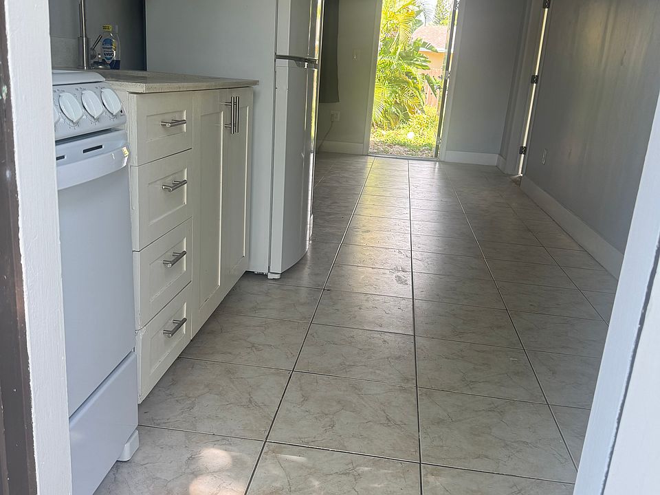 2nd image of 401 NW 43rd Ct #2
