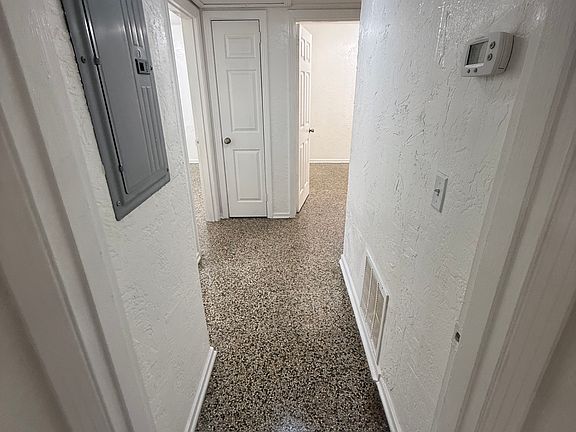 5th image of 520 Sandra Ave