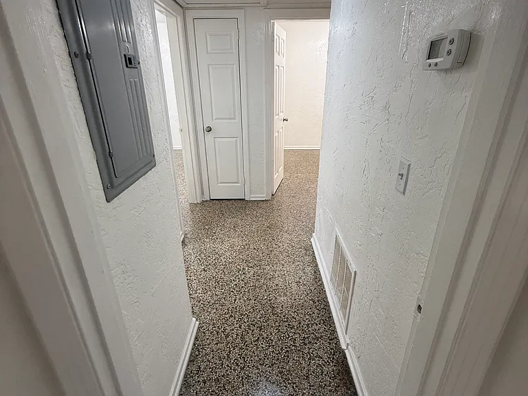 520 Sandra Ave — Photo 5