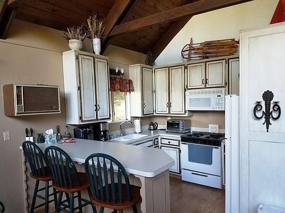 3rd image of 324 Klamath Dr