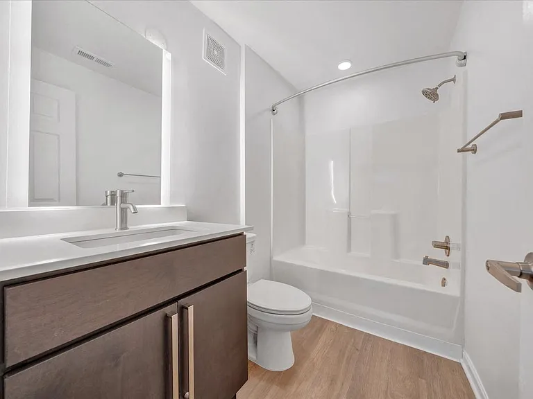 The Vinings Apartments — Photo 23