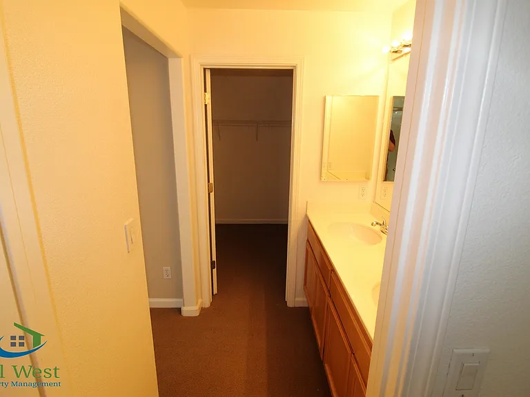 390 Oleander Dr — Photo 12