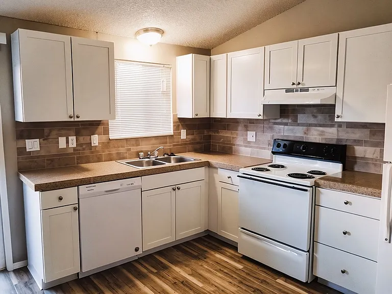 West Slope Apartments — Photo 30