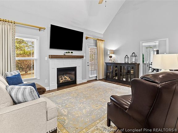 4th image of 8422 Foxtrail Dr