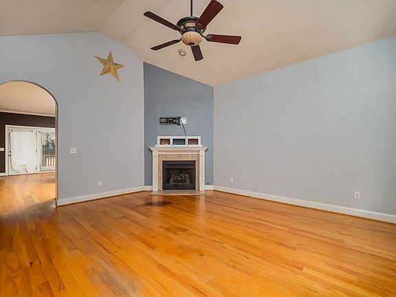 2nd image of 507 Belle Claire Dr