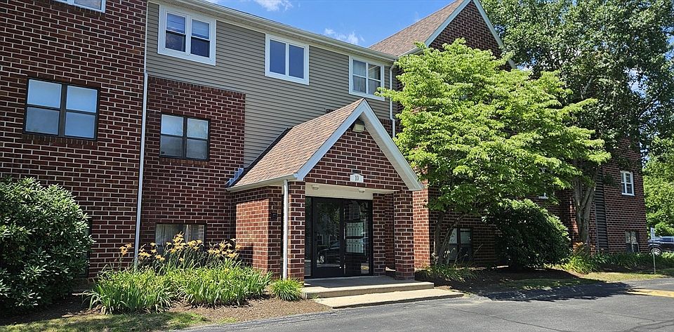 1st image of 10 Longworth Ave Unit 22