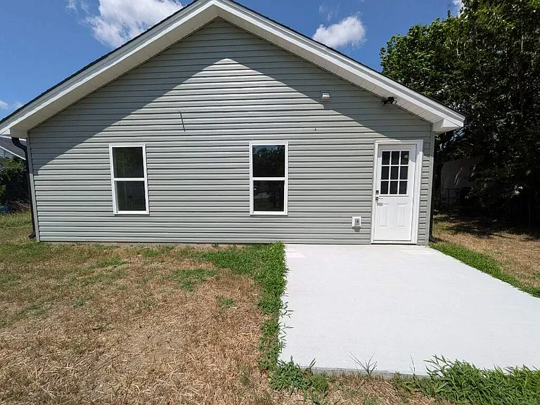 707 Trotter St — Photo 2