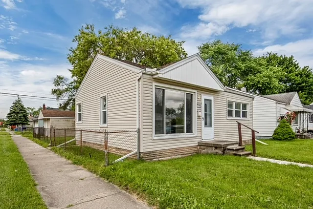 13164 Sidonie Ave — Photo 5