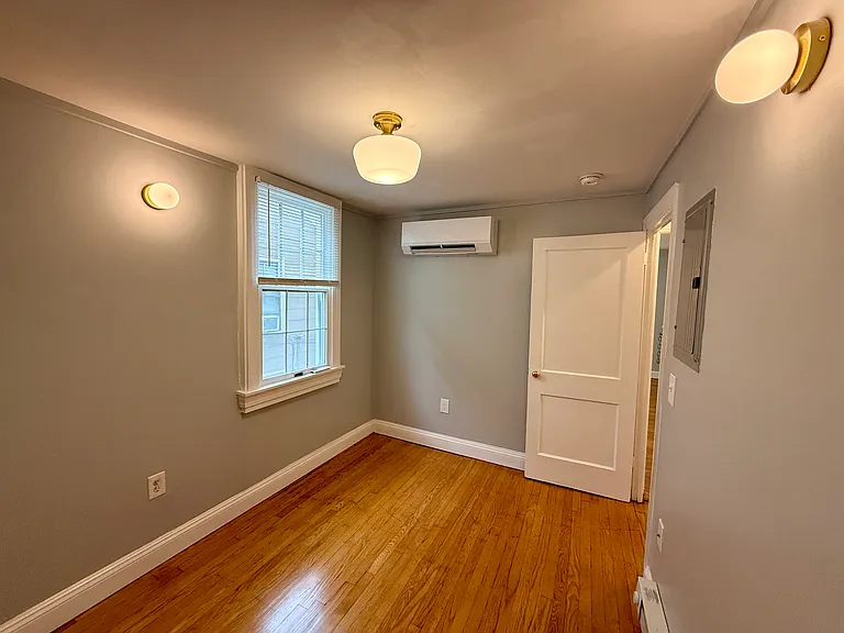405 Benefit St #2 — Photo 8