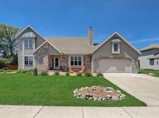 W211N16491 Woodshire Ct, Jackson, WI 53037