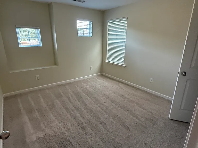 1629 Robindale Dr — Photo 13