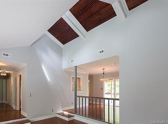 5th image of 10329 Camelback Cres