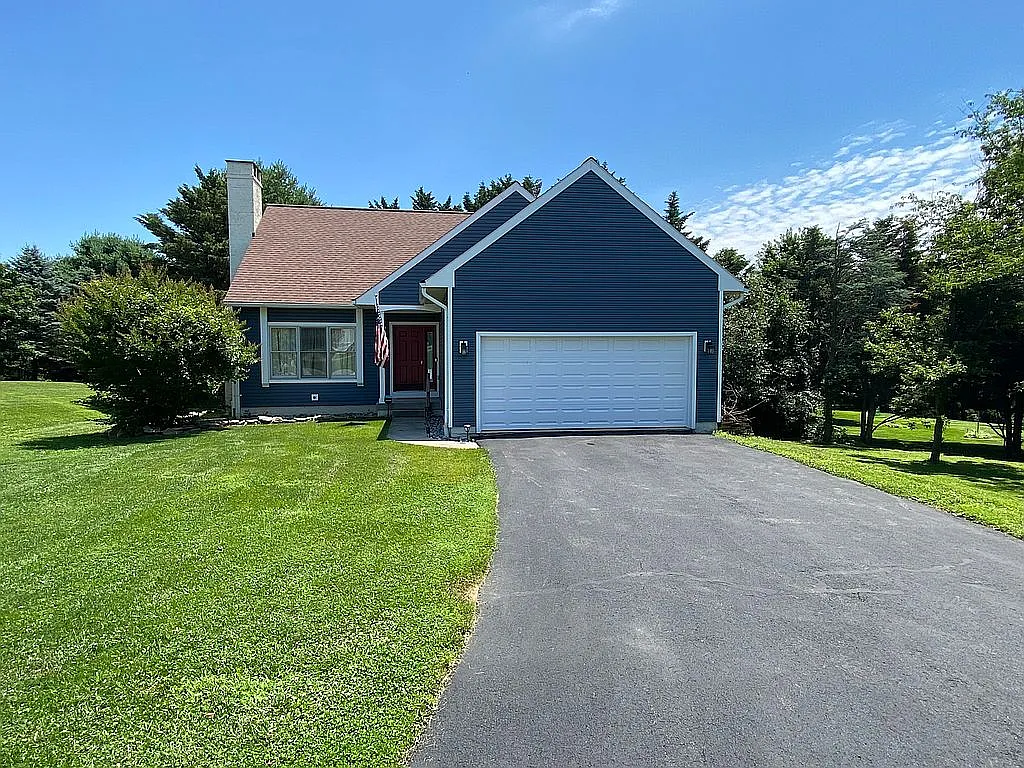 107 Paddock Dr photo 1