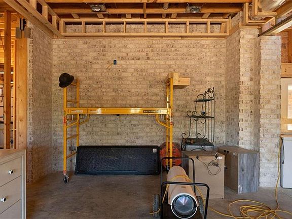 4th image of 1481 Potash Rd