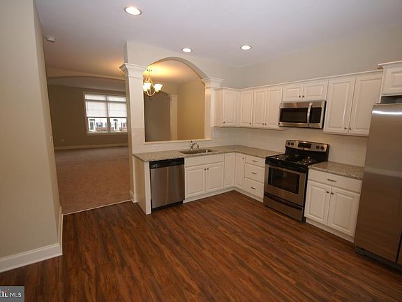 2nd image of 309 S Parkway Dr
