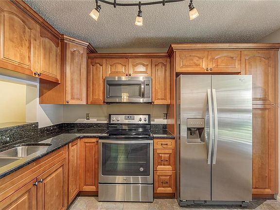 3rd image of 1144 Thayer St