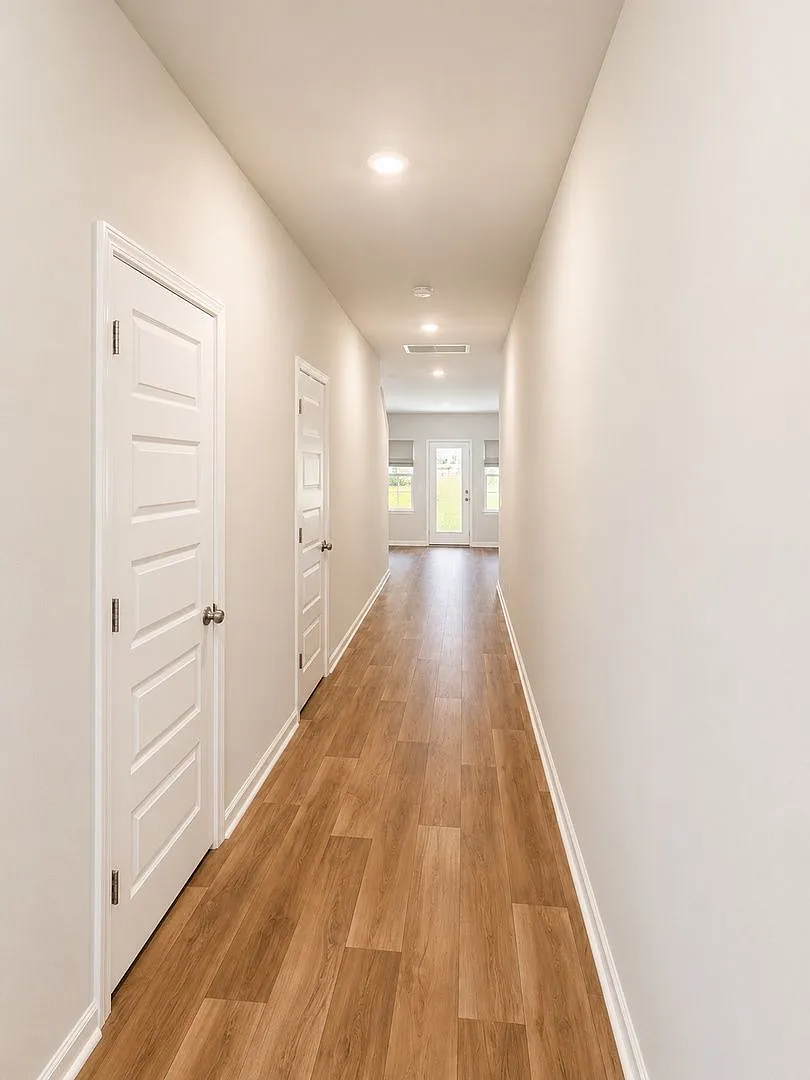 3 bed, 2.5 bath, 1905 sqft, $2,445 — Photo 2