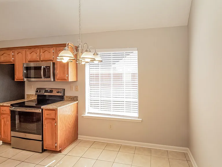 7677 Fox Hunt Dr E — Photo 5