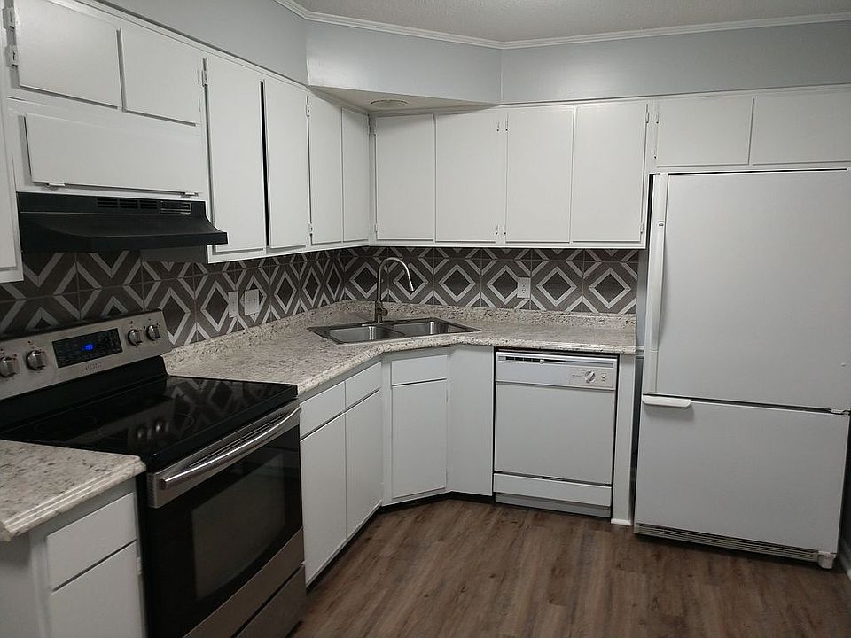 1st image of 580 Brookside Ct