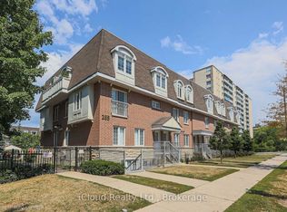 285 Antibes Dr #11, Toronto, ON M2R3X9