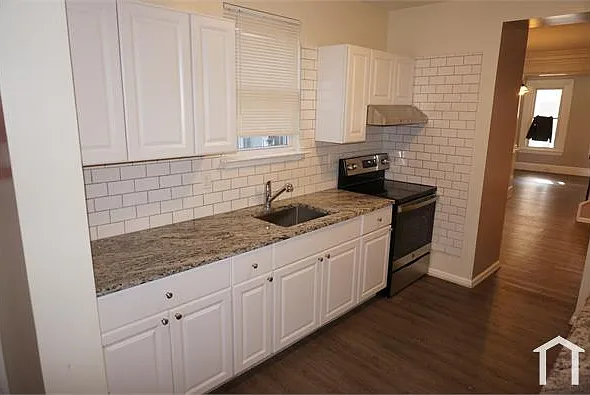 221 E Wood St — Photo 9