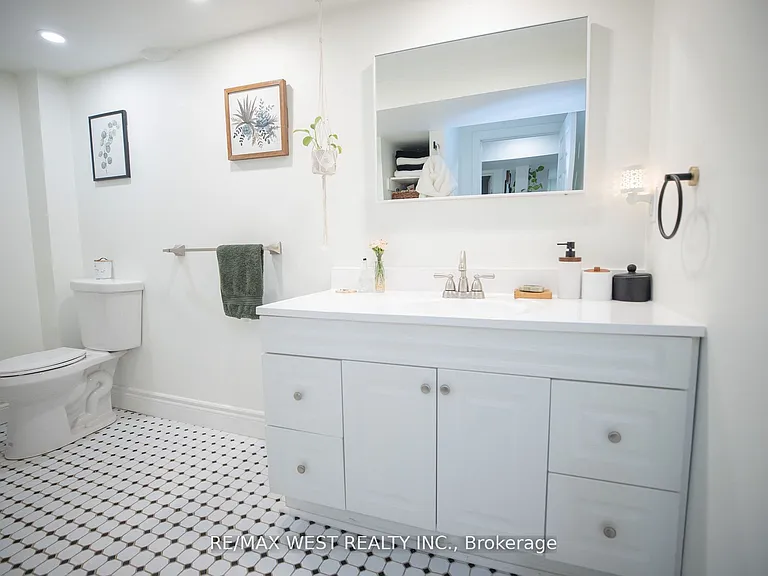 93 Peel St #2 — Photo 18