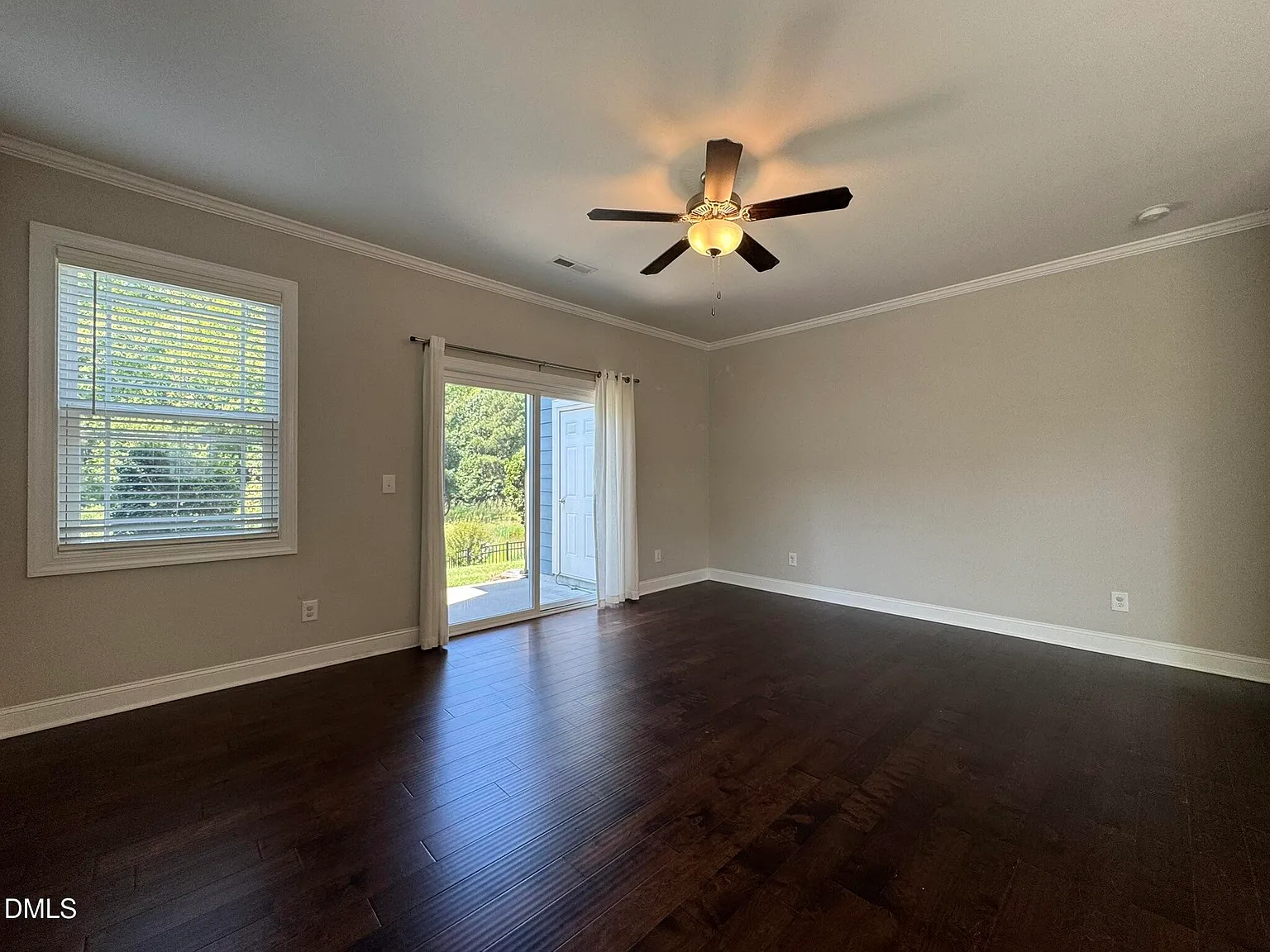 3 bed, 3.5 bath, 1850 sqft, $1,900 — Photo 4