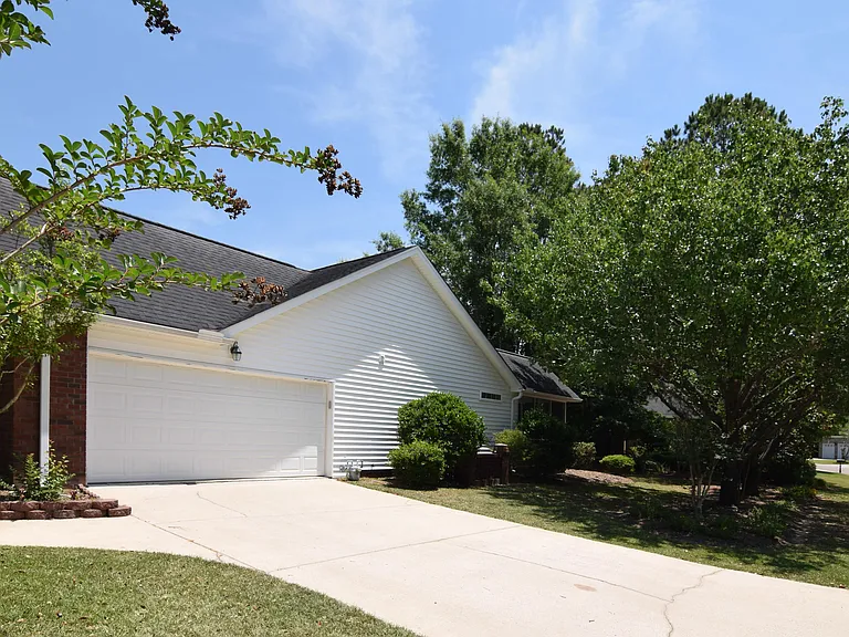 300 Prestwick Ct — Photo 17