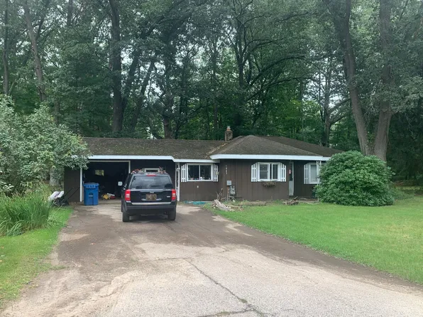 1045 2nd St, Pentwater, MI 49449