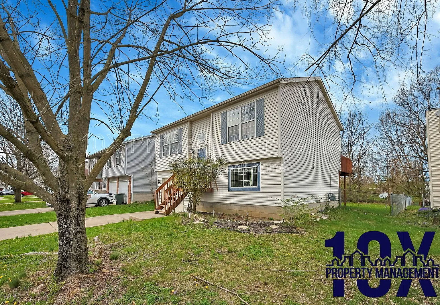 3 bed, 1.5 bath, 1174 sqft, $1,649 — Photo 2