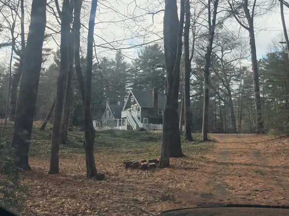 151 Plymouth St, Halifax, MA 02338