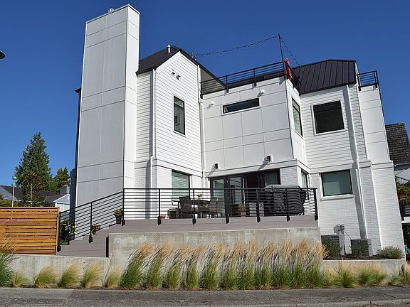 4th image of 2531 Westmont Way W