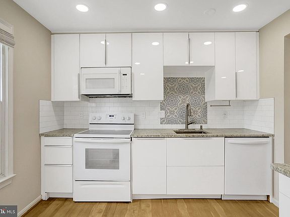5th image of 8008 Carbondale Way
