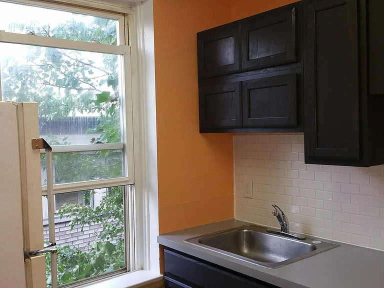 36 Pine St #2R — Photo 6