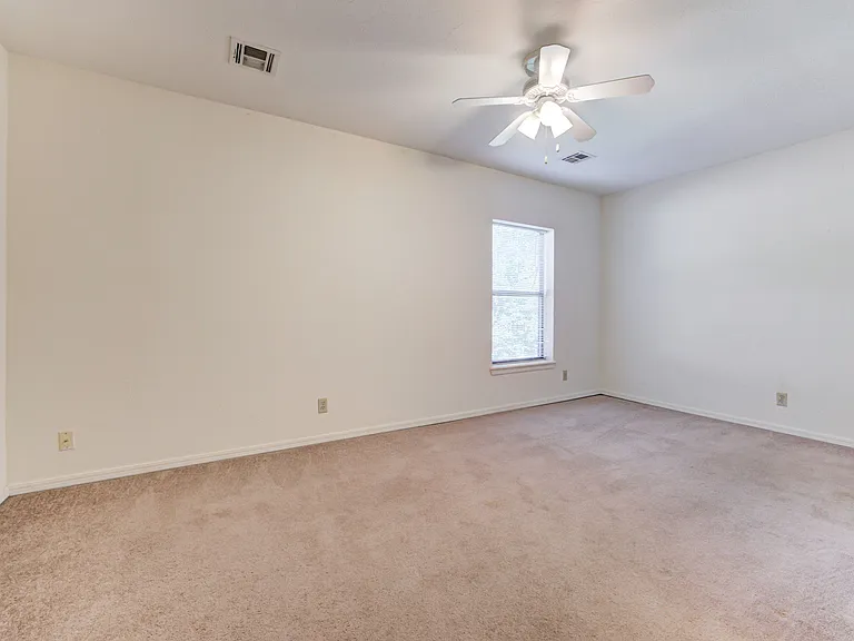 604 S Flood Ave #604 — Photo 7