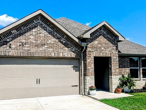 2nd image of 26455 Foxen Dr