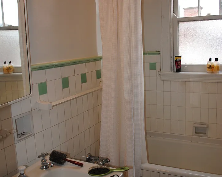 2558 Madison — Photo 14