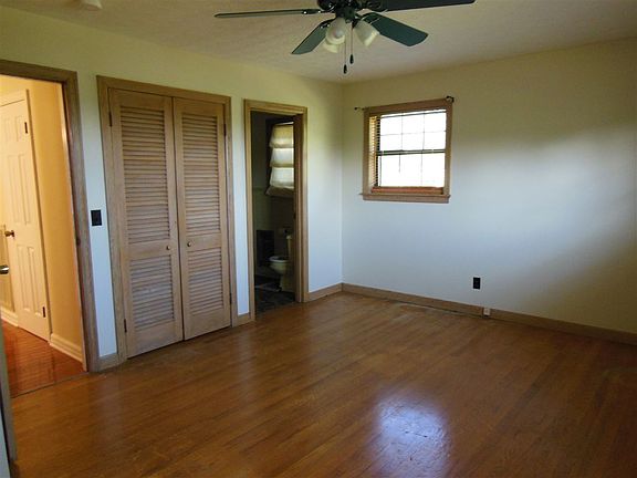 5th image of 384 Knoll Dr