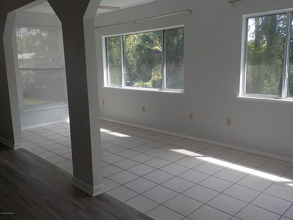5th image of 104 Knight St SE