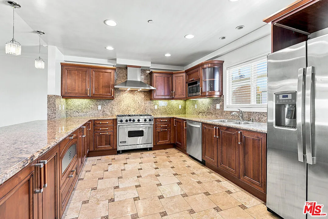 3 bed, 3.0 bath, 1877 sqft, $5,495 — Photo 2