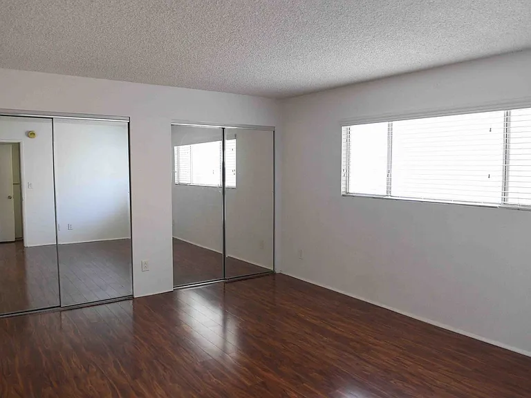 1865 Greenfield Ave #101 — Photo 7