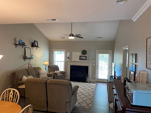 3rd image of 6610 Clemmons Ct