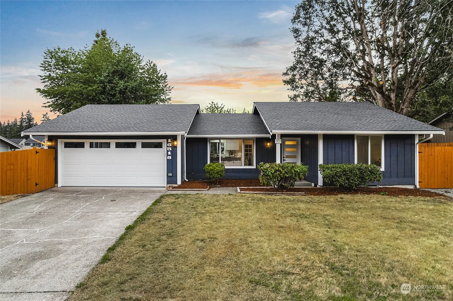 16518 10th Ave E photo 1