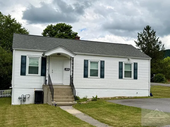 2213 Hemlock Hl, Bluefield, WV 24701